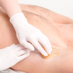 Imagen de hombre referente a depilación de axilas masculinas con cera